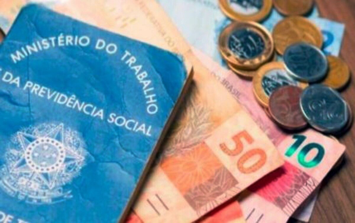 Vencedor do Prêmio Nobel demonstrou que elevar salário mínimo não significa menos emprego